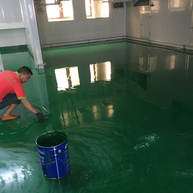 環(huán)氧地坪漆施工中 環(huán)氧地坪漆施工中